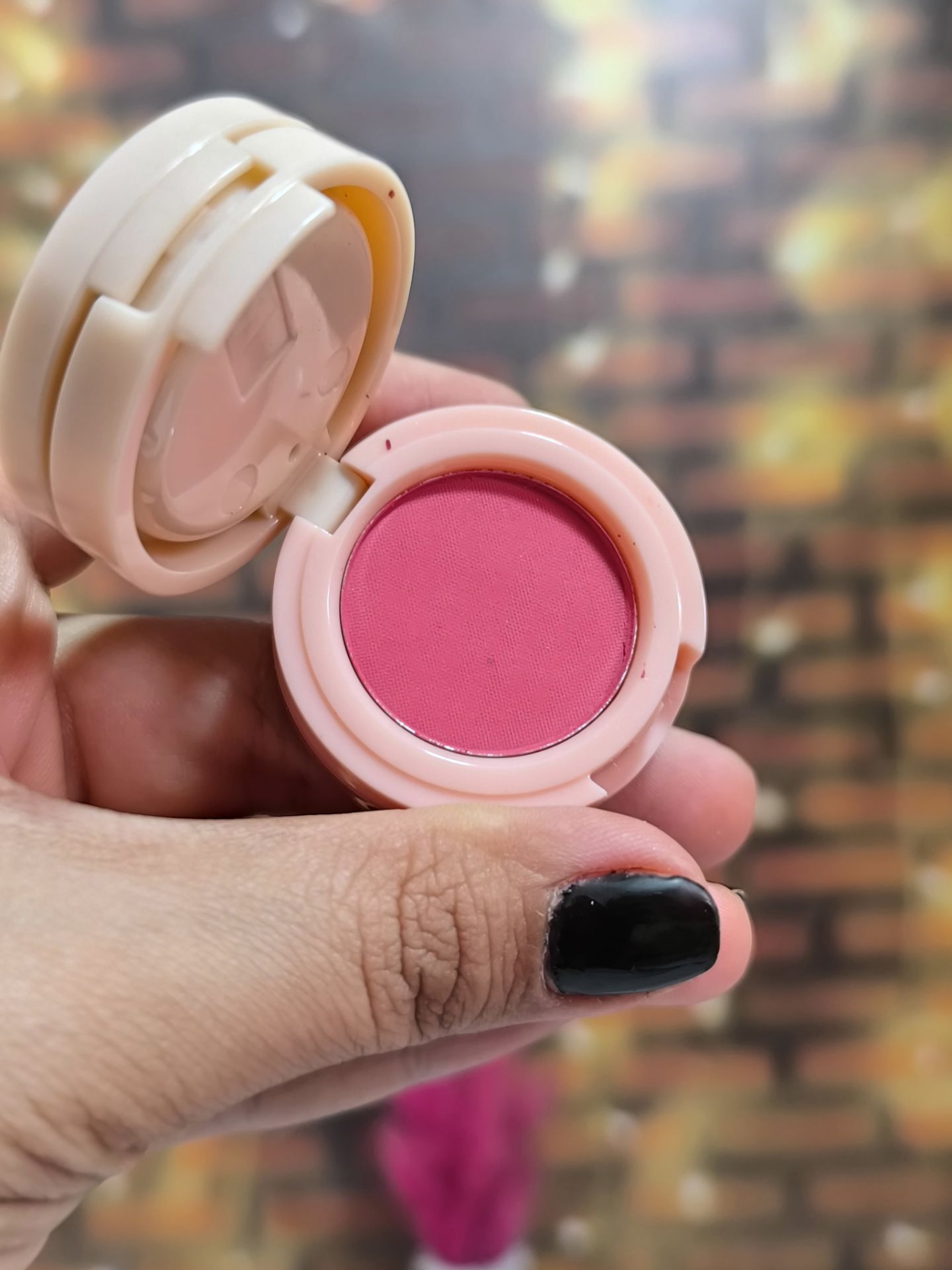 رژگونه ۳ طبقه میس لارا